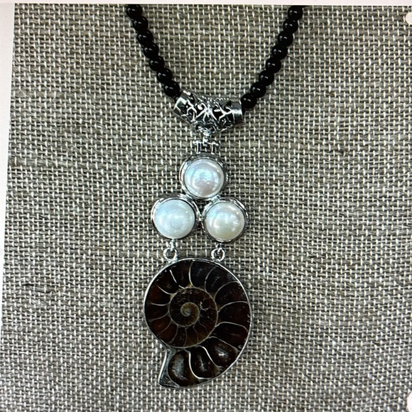 Ammonite fossil pearl silvertone pendant black round ball beaded 24” necklace - Picture 3 of 6